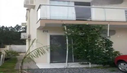 Casa à venda em Brusque-SC, Primeiro de Maio: 2 quartos, 2 salas, 1 banheiro, 63,00 m² de área.