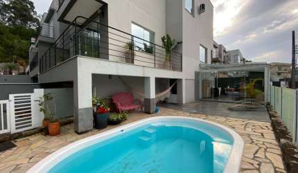 Casa com 3 quartos à venda na Rua Acelon Eduardo da Silva, 384, Córrego Grande, Florianópolis por R$ 2.250.000