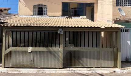 QR 210 SAMAMBAIA - CASA A 300M² DA ESTAÇÃO DO METRÔ - OPORTUNIDADE - VEJA !!!