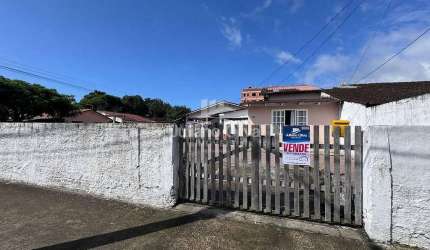 Casa de Esquina Próxima ao Centro Comercial
