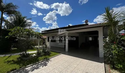 Casa com 4 Quartos à 330 Metros da Praia