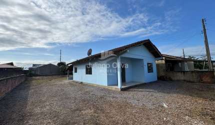 Casa á Venda com Terreno Amplo - Centro