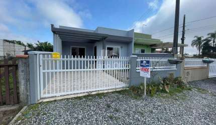 Casa à Venda na Barra do Saí