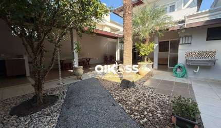 Casa com 3 dormitórios para alugar, 300 m² por R$ 10.122,18/mês - Jardim San Marino - São José dos Campos/SP