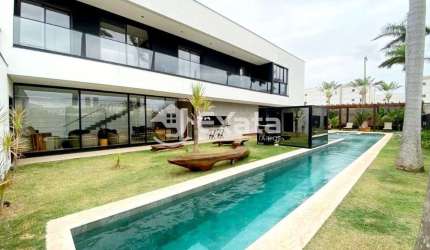 Casa mobiliada e decorada com 4 suites ( porteira fechada )