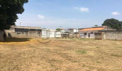 Vende-se area no Jardim Simus