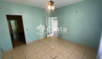 Casa padrao com 3 dormitorios e amplo espaco de garagem na Vila Carvalho - Sorocaba