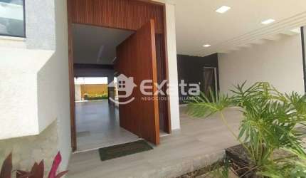 Sobrado com 03 suites, 4 vagas de garagem e piscina
