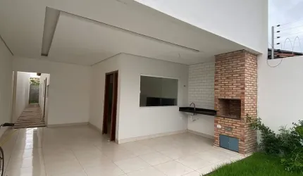 Linda casa com churrasqueira