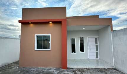 Casa excelente e espaçosa, pronta para sua família