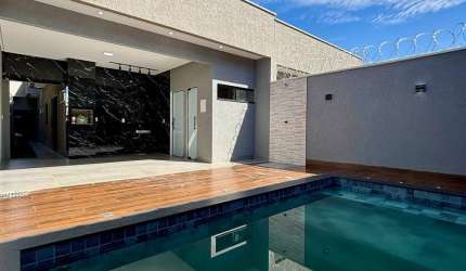 Linda casa com piscina, ótimo custo benefício