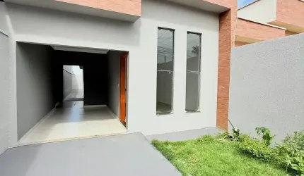 LINDA CASA ILUMINADA E BEM BONITA