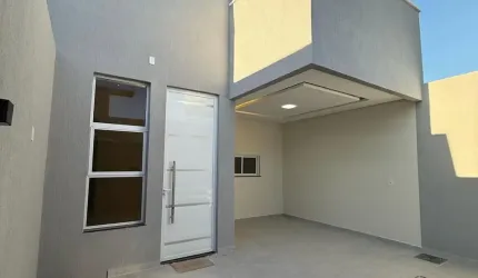 Linda casa com garagem, só te aguardando