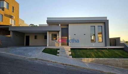 Casa térrea com excelente padrão de construção e lazer completo