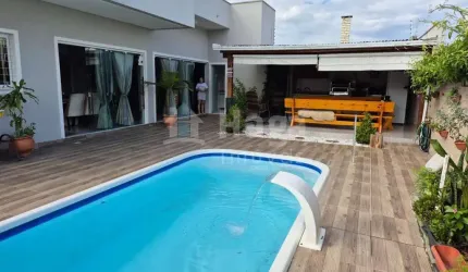 Casa Alto Padrão à venda no bairro Universitário em Tijucas/SC