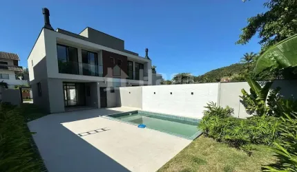 Sobrado Alto Padrão à venda em Porto Belo/SC