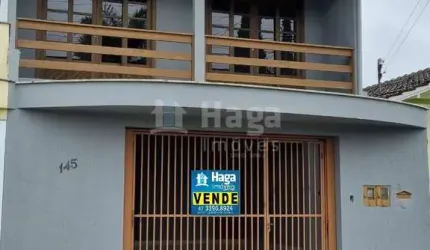 Casa à venda no bairro Santa Terezinha em Brusque/SC