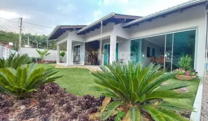 Casa com galpão à venda no bairro Barracão em Gaspar/SC