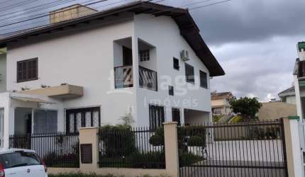 Sobrado à venda no bairro Souza Cruz em Brusque/SC