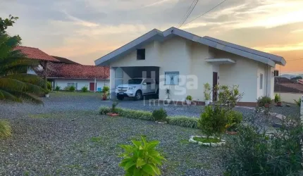 Casa à venda no bairro Santa Terezinha em Brusque/SC
