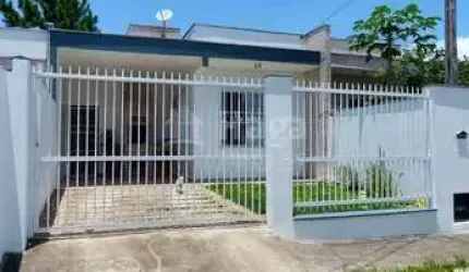 Casa a venda no bairro Itacolomi em Balneário Piçarras/SC