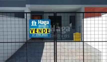 Sobrado geminado à venda no bairro Rio Branco em Brusque/SC