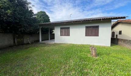 Casa Com 02 Dormitórios e Amplo Espaço de Terreno! Bal. Volta ao Mundo