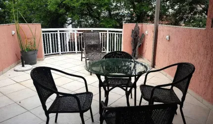 Casa com 03 andares.