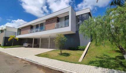 Casa Alto Padrão, Linear com 4 Suítes em condomínio - Venda ou Locação