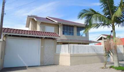 ÓTIMA RESIDENCIA COM PISCINA NO JARDIM ESTORIL