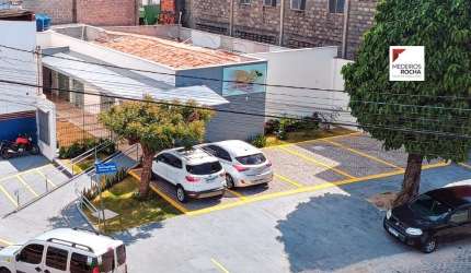Na Cohabinal - Galeria com salas e lojas para locação.  Excelente localização.