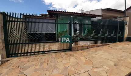 Casa com 3 quartos à venda no Jardim Centenário, Poços de Caldas  por R$ 600.000