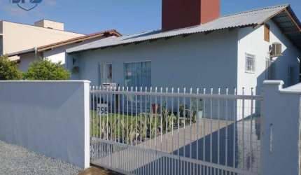 Casa com 2 dormitórios à venda, 130 m² por R$ 550.000,00 - Itacolomi - Balneário Piçarras/SC