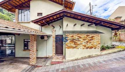 Casa com 04 dormitórios a venda no bairro Itoupava Seca