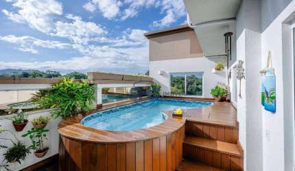 Cobertura plana com piscina no bairro da Velha