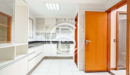Casa em condomínio fechado à venda de 4 quartos sendo 2 suítes em Jardim Camburi!!