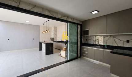 Casa para Venda em Uberlândia, Jardim Botânico, 3 dormitórios, 1 suíte, 1 banheiro, 3 vagas