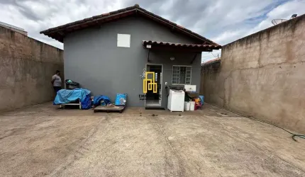 Casa para Venda em Uberlândia, Jardim Holanda, 2 dormitórios, 1 suíte, 5 vagas