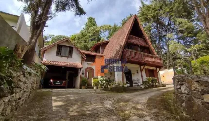 Casa estilo chalé com 3 dormitórios à venda, 137 m² por R$ 760.000 - Alto - Teresópolis/RJ
