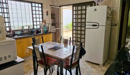 Casa com 2 dormitórios à venda, 76 m² por R$ 630.000,00 - Vila Nova - Salto/SP