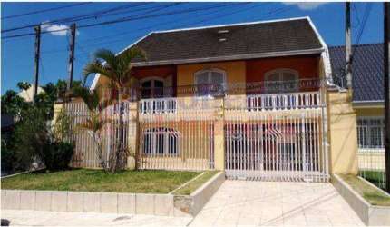 Linda Casa à Venda em Curitiba