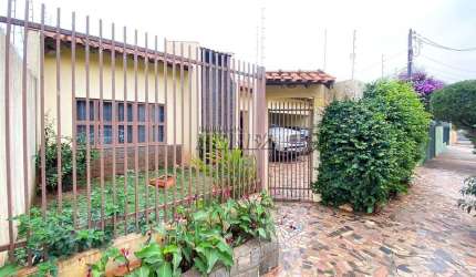 Casa com 3 quartos à venda na Rua Vasco Cinquini, --, Santos Dumont, Londrina por R$ 850.000