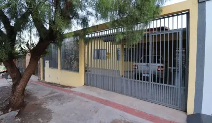 Casa com 3 quartos à venda na Rua Alinor Elias, --, Antares, Londrina por R$ 440.000