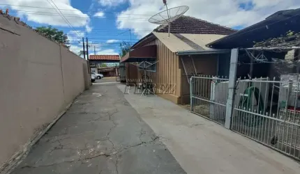 Casa com 2 quartos à venda na Rua São Vicente, --, Centro, Londrina por R$ 630.000