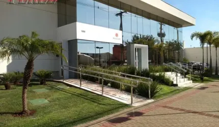 Apartamento com 2 quartos para alugar na Avenida Celso Garcia Cid, --, Vila Siam, Londrina por R$ 3.000