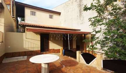 Casa com 3 quartos para alugar na Rua Uberlândia, --, Coroados, Londrina por R$ 2.300