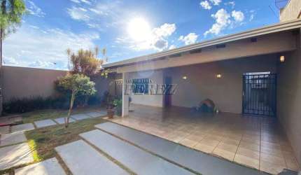 Casa com 3 quartos para alugar na Sérvula Assumção, --, Antares, Londrina por R$ 4.500