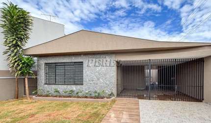 Casa com 3 quartos à venda na Rua Bernardo Sayão, --, Petrópolis, Londrina por R$ 1.100.000