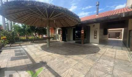 Casa com 04 dormitórios em Tramandaí