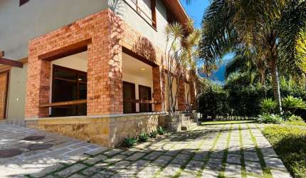 Casa nova à venda em condomínio no Retiro!